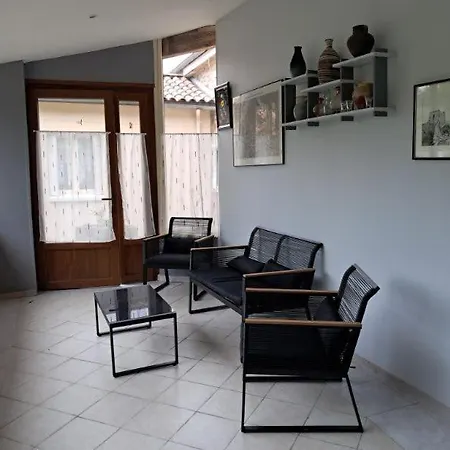 Flat Country house Carla-de-Roquefort